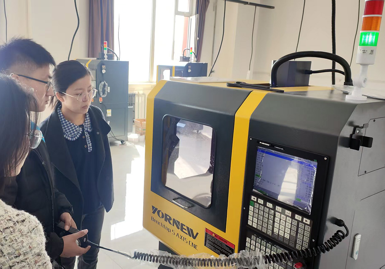 桌面級(jí)五軸加工中心