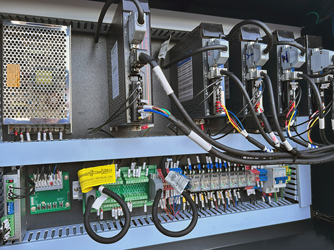 小型車銑復(fù)合機(jī)